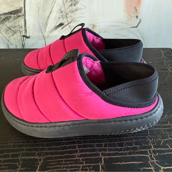 CROCS Pink and Black Slippers Comfortable Slip-On Design size J3 - Picture 3 of 7